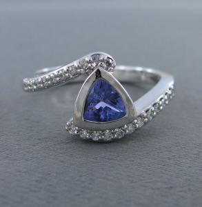 Twist design Tanzanite and Diamond ring